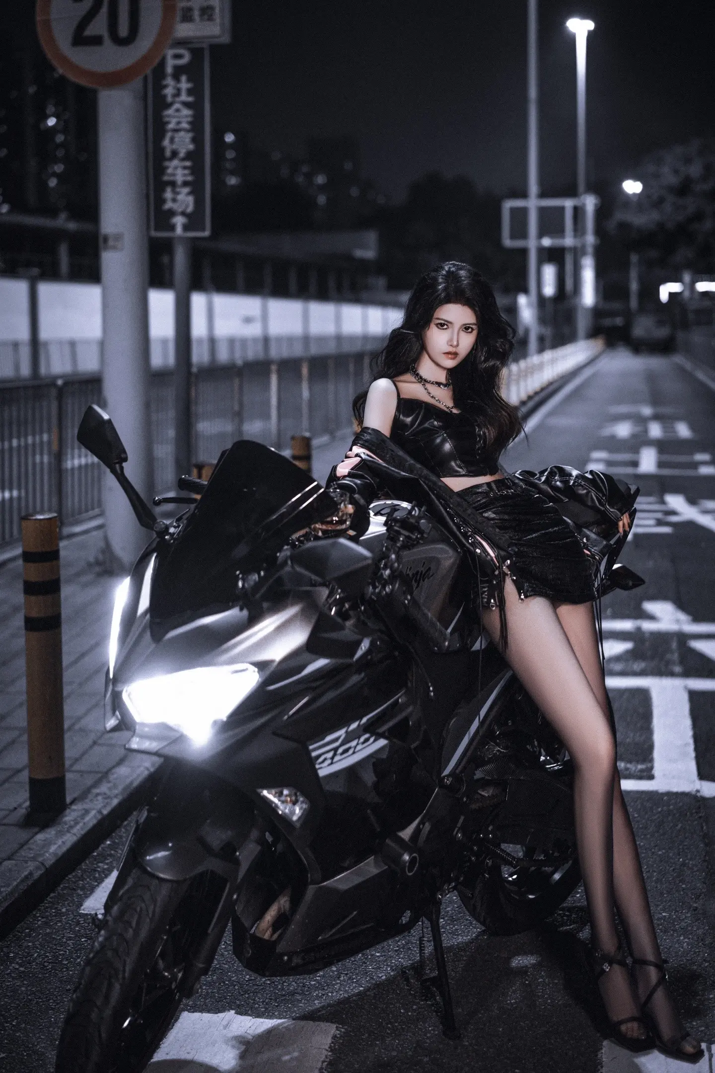 爆笑整蛊：路人遇到恐龙的反应